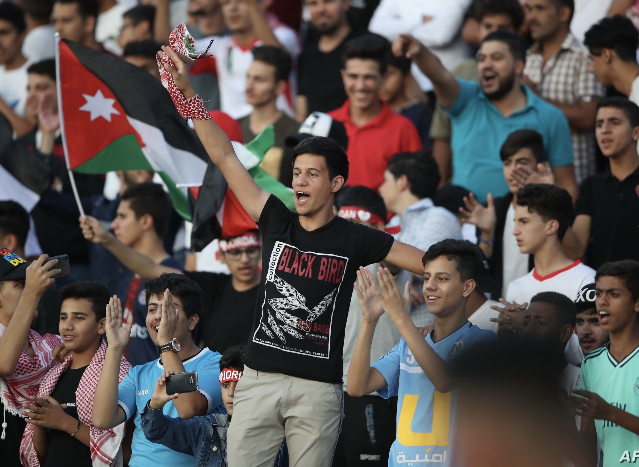المنافذ الحدودية المباشرة بإجراءات دخول المشجعين الأردنيين إلى العراق وبدون تأشيرة .