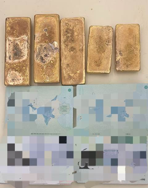 مديرية أمن وحماية المطارات تضبط 5 سبائك ذهبية بحوزة متهمين حاولا تهريبها الى إحدى الدول