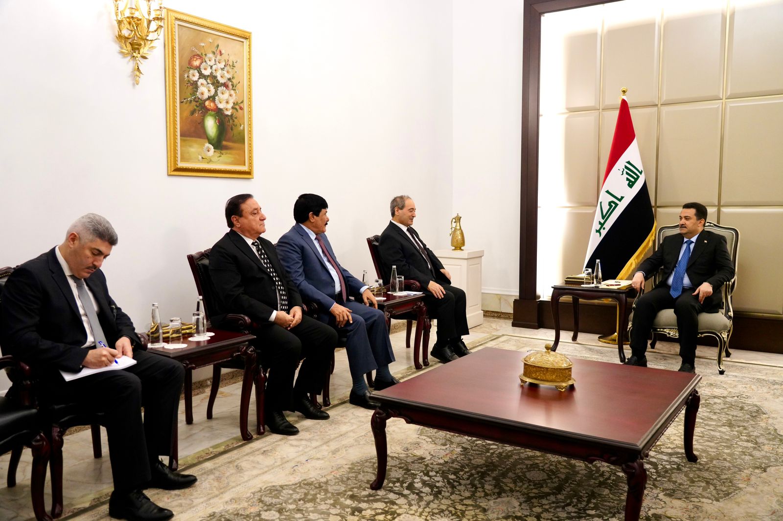 رئيس مجلس الوزراء محمد شياع السوداني يستقبل وزير الخارجية السوري