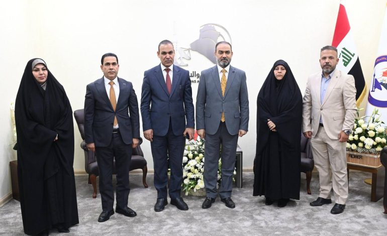 رئيس هيأة الإعلام والاتصالات يؤكد الانفتاح والتعاون مع الحكومات المحلية للحد من الفجوة الرقمية وتطوير البنية التحتية للخطاب الإعلامي